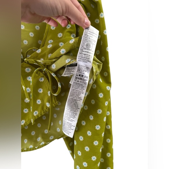 Levi’s green floral long sleeve tie front blouse - Picture 3 of 4